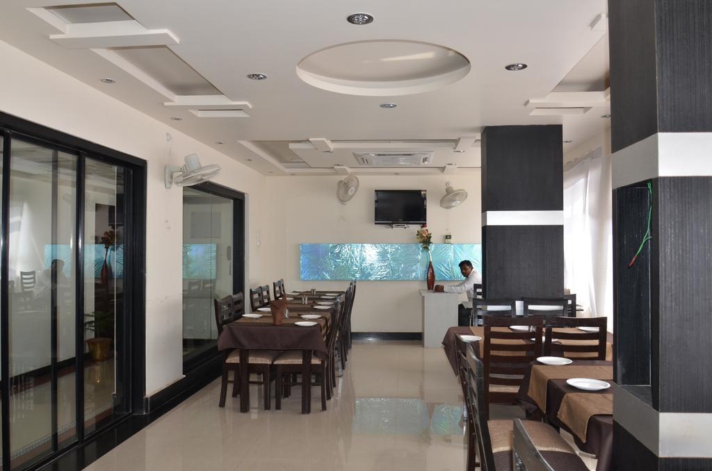 Divine Destination Hotel Varanasi Exterior photo