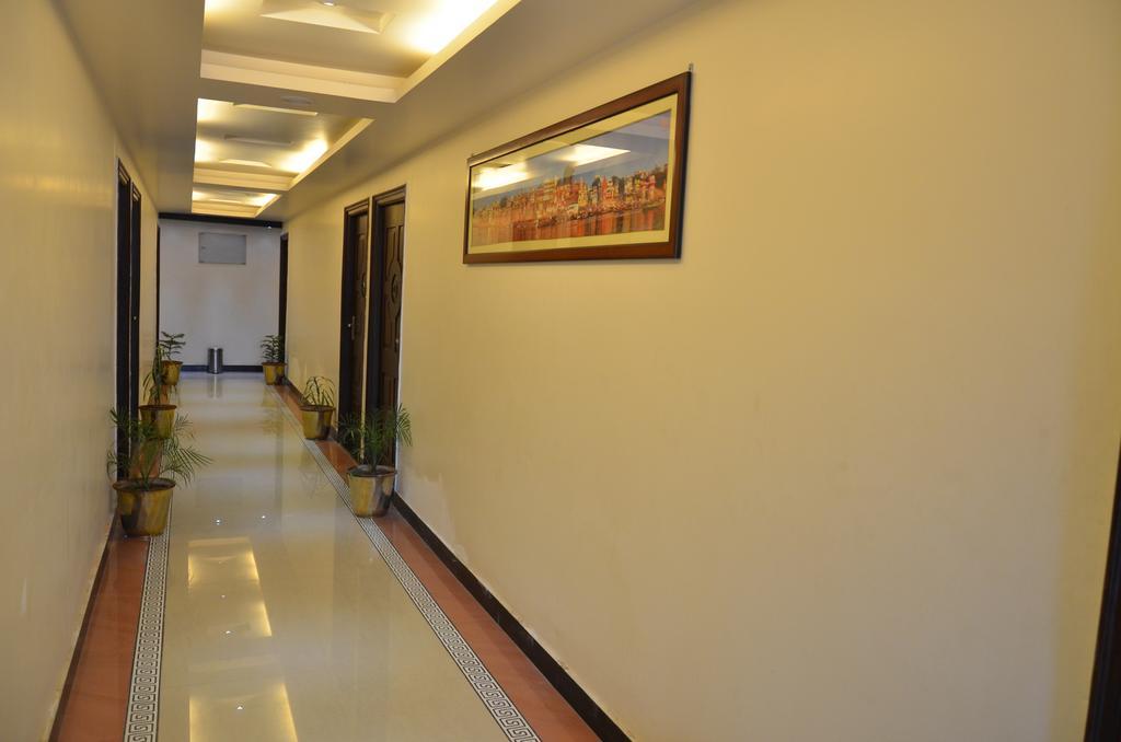 Divine Destination Hotel Varanasi Exterior photo