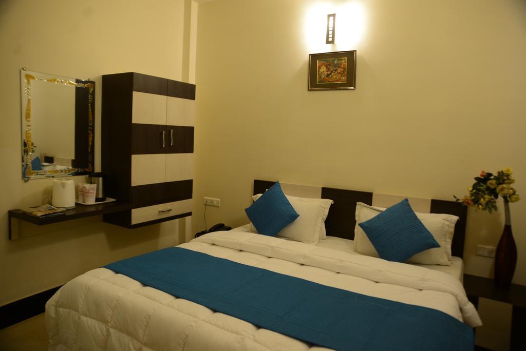 Divine Destination Hotel Varanasi Exterior photo