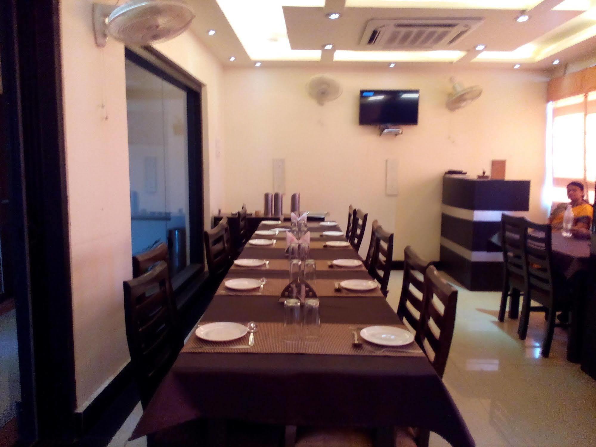 Divine Destination Hotel Varanasi Exterior photo