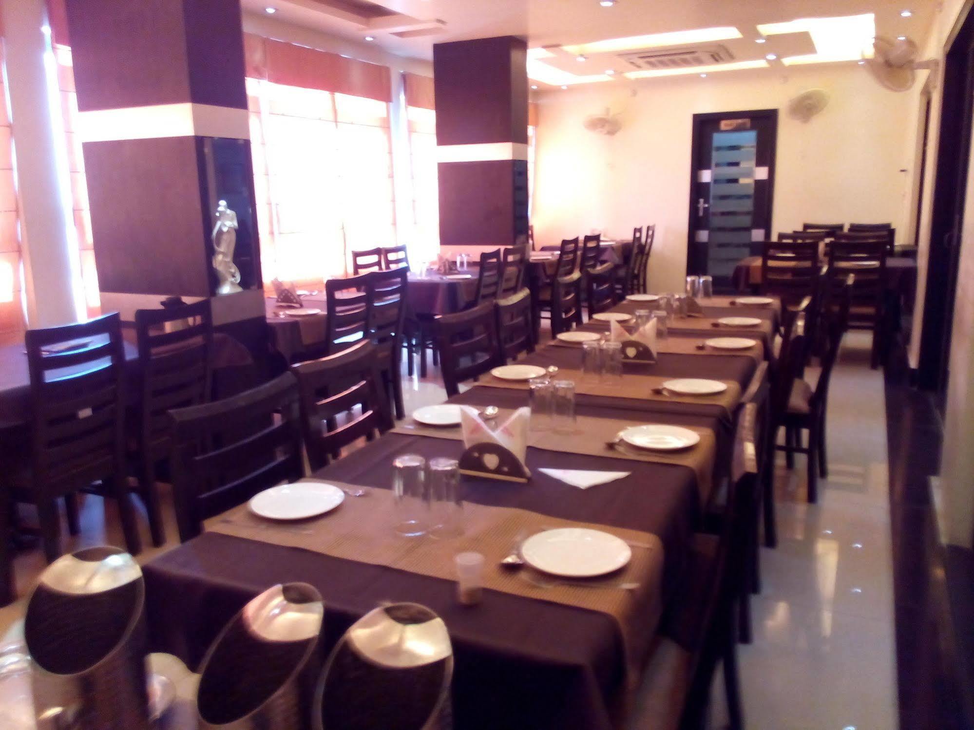 Divine Destination Hotel Varanasi Exterior photo