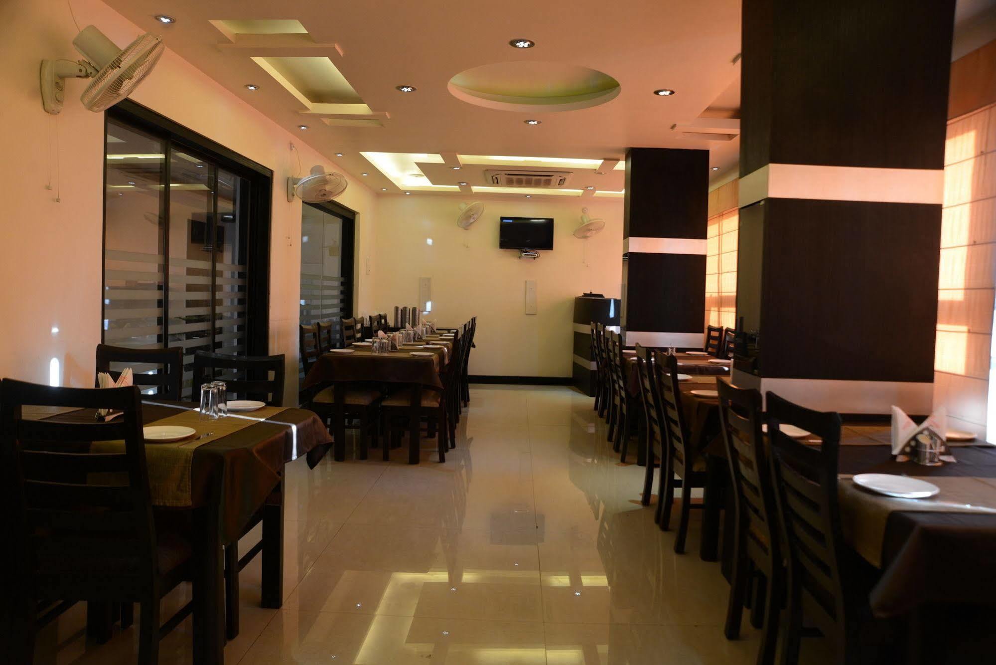 Divine Destination Hotel Varanasi Exterior photo