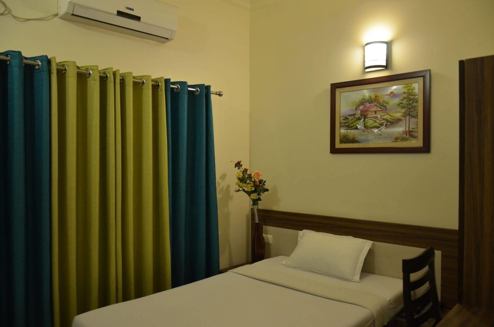 Divine Destination Hotel Varanasi Exterior photo